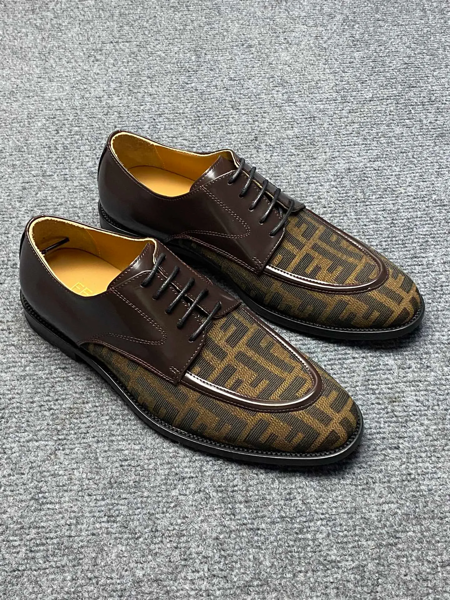 Factory price 960FENDI Fendi men's breathable and comfortable leather shoes. Original development. The leather outsole is made of leather. Counters copy one to one. Imported counter cowhide. Imported water dyes cattle. 38 to 44. (45.46. can be ordered. 47.